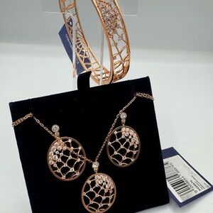Swarovski Rose Gold beautiful elegant crystal set NWT